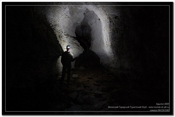 Пещера Духан - вход ночной вид